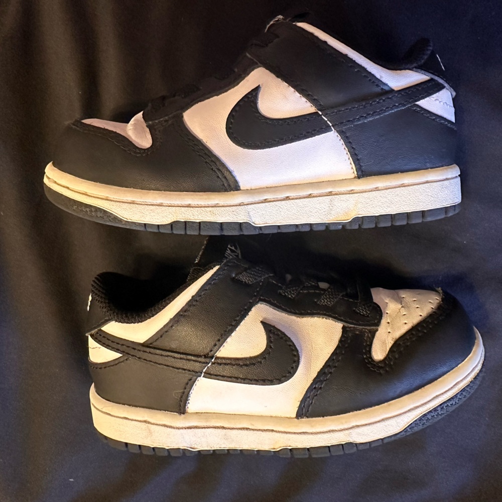 Lightly worn Nike dunk low size 9c